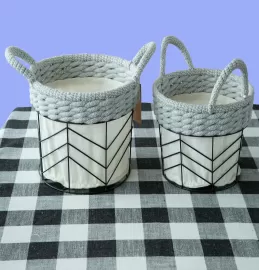 Set two round iron wire baskets, the upper section of cotton rope braided, with the inner